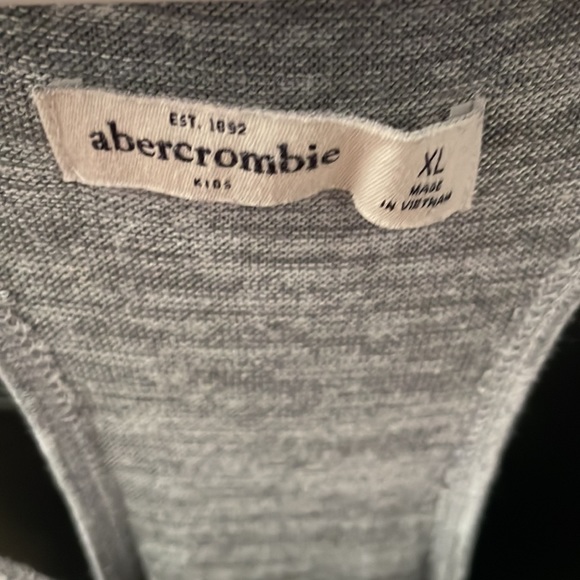 Abercrombie girls tank size xl. Very good used condition.Greyish/white pattern. - Picture 2 of 7